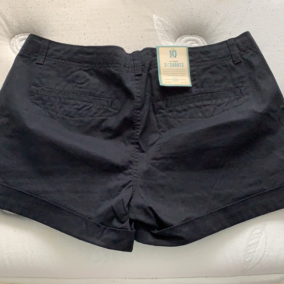 Shorts - Picture 2 of 4